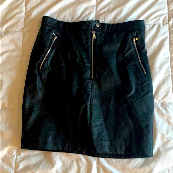 DYNAMITE black leather skirt - Picture 3 of 5